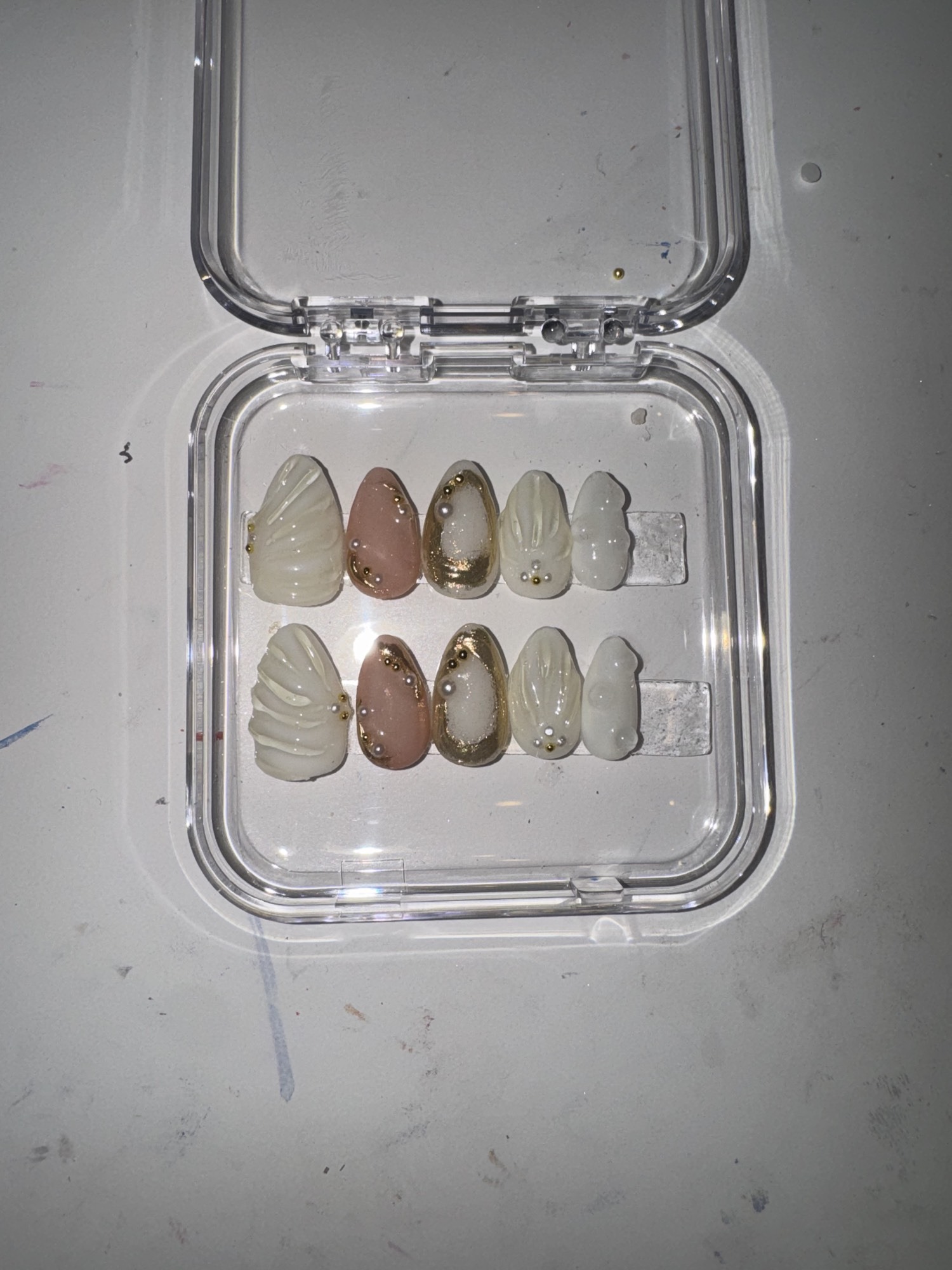 Pearl shell press-on set